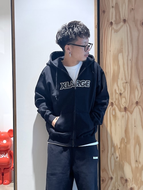 XLARGE（エクストラ ラージ） パーカー STANDARD LOGO ZIP UP HOODED