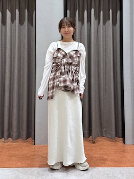 「LOWRYS FARM（ローリーズファーム）のストレッチサテンスカート　 290120（スカート、ホワイト系）」を使った、mimuさん（レディース・154cm）の秋コーディネート