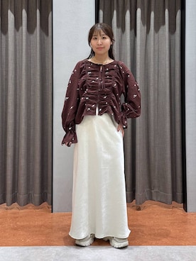 「LOWRYS FARM（ローリーズファーム）のシャーリングシシュウブラウス  1073410（シャツ/ブラウス、レッド系）」を使った、mimuさん（レディース・154cm）の秋コーディネート