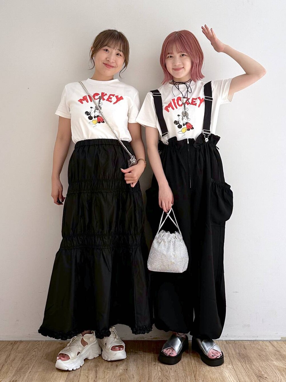「ローリーズスタイル_LOWRYS FARM、低身長、LOWRYS FARM、モノトーン、スカート、サロペット、Tシャツ」｜「LOWRYS FARMのレースアップスポサン　104934（サンダル、ホワイト系）」を使った、mimuさん（レディース・154cm）の夏コーディネートの1枚目の写真