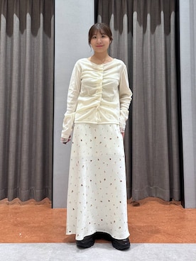 「LOWRYS FARM（ローリーズファーム）のベロアギャザーカーディガンLS 1074063（Tシャツ/カットソー、ホワイト系）」を使った、mimuさん（レディース・154cm）の秋コーディネート