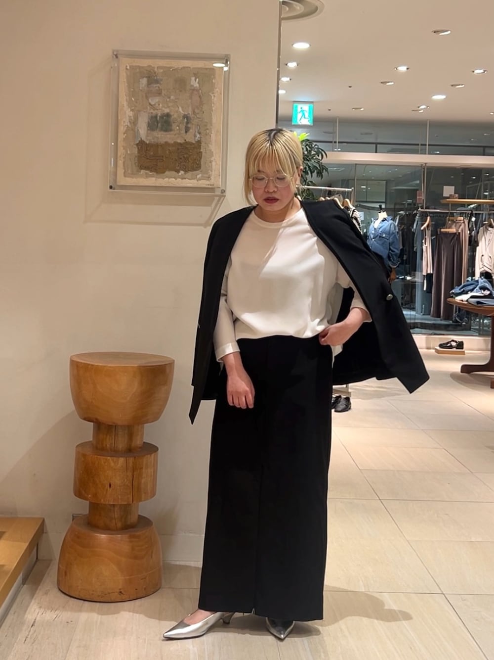 「150cm台コーデ、オフィスカジュアル、骨格ストレート、イエベ春、gallardagalante、ジャケットコーデ、体型カバー」｜「GALLARDAGALANTEの【CHIKAコラボアイテム】ZIPタイトスカート（スカート、ブラック系）」を使った、モリさん（骨格ストレート・レディース・151cm）の春コーディネートの1枚目の写真