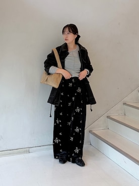 「KBF（ケイビーエフ）のフライボタンベロアパンツ（その他パンツ、ブラック系）」を使った、うえさん（レディース・154cm）の秋コーディネート