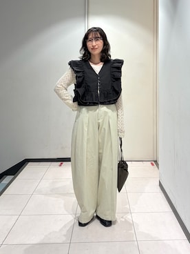 「KBF（ケイビーエフ）の2WAYバイカラーフリルブラウス（シャツ/ブラウス、ブラック系）」を使った、うえさん（レディース・154cm）の春コーディネート