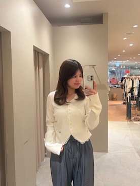「mystic（ミスティック）のウェーブラインチョーカー（チョーカー、ゴールド系）」を使った、airiさん（レディース・160cm）の秋コーディネート