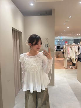 「lilium by lily（リリウムバイリリー）の〈WEB限定カラー/BEI〉【lilium by lily】レイヤードシアートップス（Tシャツ/カットソー、ホワイト系）」を使った、airiさん（レディース・160cm）の秋コーディネート
