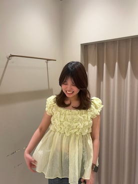 「mystic（ミスティック）の【ふわふわ素材/4色展開】ふわふわシャーリングチュニック（シャツ/ブラウス、イエロー系）」を使った、airiさん（レディース・160cm）の夏コーディネート