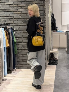 「PBLIM（ページボーイリム）の《UNISEX/８個ポケットで収納可能》8ポケミニショルダー / パスポート/350mlペットボトル（ショルダーバッグ、イエロー系）」を使った、nya2kichanさん（レディース・158cm）の夏コーディネート