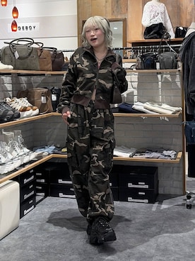 「PAGEBOY（ページボーイ）のプラットチャンキースニーカー（スニーカー、ブラック系）」を使った、nya2kichanさん（レディース・158cm）の春コーディネート