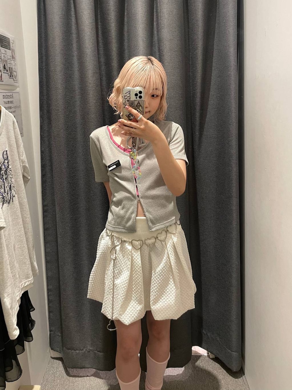 「カジュアル、個性派、差し色コーデ、オーバーサイズ、PAGEBOY、PBLIM、古着MIX、レイヤードスタイル、キラキラアイテム、ミニスカート、スカート」｜「PAGEBOYのカップツキFITキャミ（キャミソール、レッド系）」を使った、nya2kichanさん（レディース・158cm）の夏コーディネートの1枚目の写真