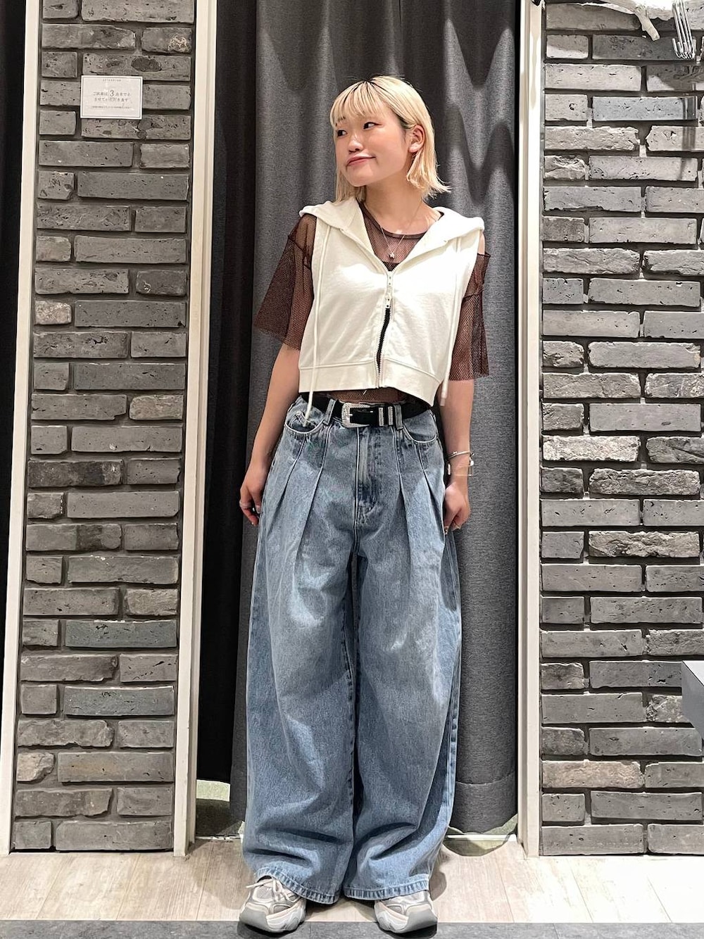 「カジュアル、個性派、差し色コーデ、オーバーサイズ、PAGEBOY、PBLIM、古着MIX、レイヤードスタイル、韓国系、カジュアルコーデ、韓国ファッション」｜「PAGEBOYのモードバックルベルト3（ベルト、ブラック系）」を使った、nya2kichanさん（レディース・158cm）の夏コーディネートの1枚目の写真