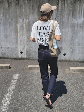 「バックプリント」｜「アイテム（デニムパンツ）」を使った、Laulea staffさん（レディース・168cm）の夏コーディネート