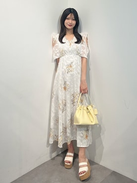 「MERCURYDUO（マーキュリーデュオ）のジャカード花柄プリントワンピース（ワンピース、ホワイト系）」を使った、mihoさん（レディース・163cm）の夏コーディネート