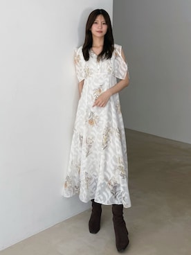 「MERCURYDUO（マーキュリーデュオ）のジャカード花柄プリントワンピース（ワンピース、ホワイト系）」を使った、mihoさん（レディース・163cm）の夏コーディネート