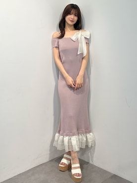 「MERCURYDUO（マーキュリーデュオ）のワンショルリボンティアードニットワンピース（ワンピース、ピンク系）」を使った、mihoさん（レディース・163cm）の春コーディネート