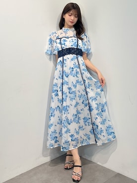 「MERCURYDUO（マーキュリーデュオ）のシャイニープリントレースブロッキングワンピース（ワンピース、ブルー系）」を使った、mihoさん（レディース・163cm）の春コーディネート