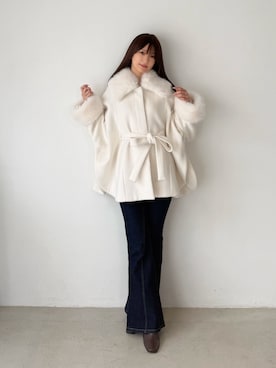「MERCURYDUO（マーキュリーデュオ）のフェイクファー付きマントコート（その他アウター、ホワイト系）」を使った、mihoさん（レディース・163cm）の秋コーディネート