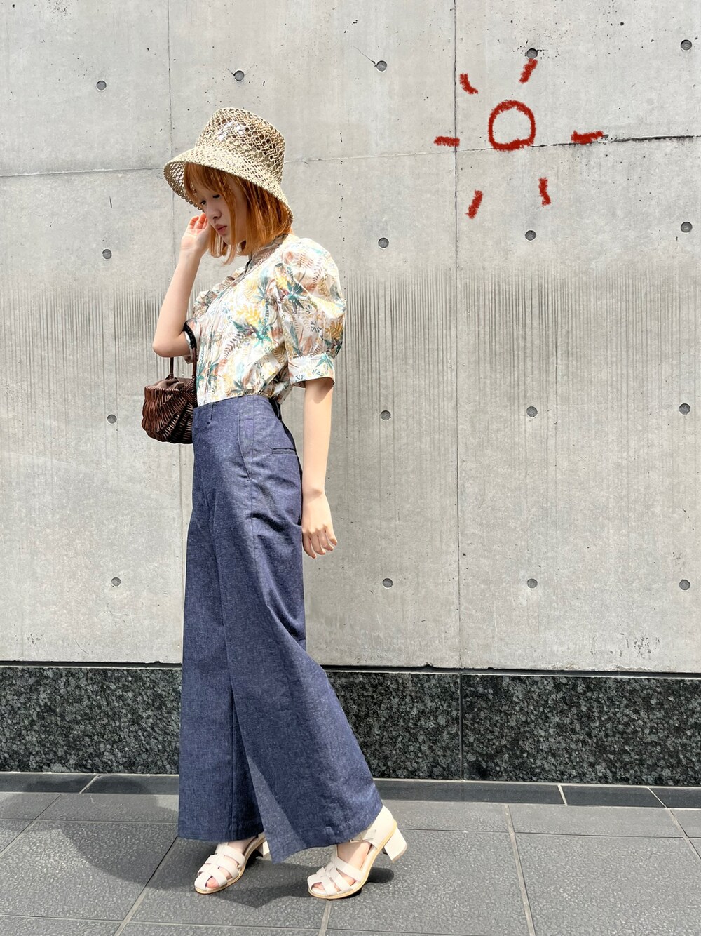 「リバティ、Techichi、麦わら帽子、パンツスタイル、ootd、休日コーデ、楽チンコーデ、初夏コーデ、夏コーデ、カジュアル、大人コーデ、骨格ウェーブ、キレイめコーデ」｜「Te chichiのリバティプリントショルダータックブラウス(Adeoye)（シャツ/ブラウス、オレンジ系）」を使った、origoto16さん（レディース・165cm）の春コーディネートの1枚目の写真