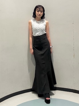 「アイテム（ニット/セーター、シルバー系）」を使った、飯嶋菜奈さん（レディース・153cm）の夏コーディネート