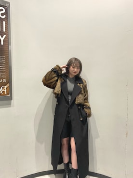 「MURUA（ムルーア）のアイテム（トレンチコート）」を使った、飯嶋菜奈さん（レディース・153cm）の秋コーディネート