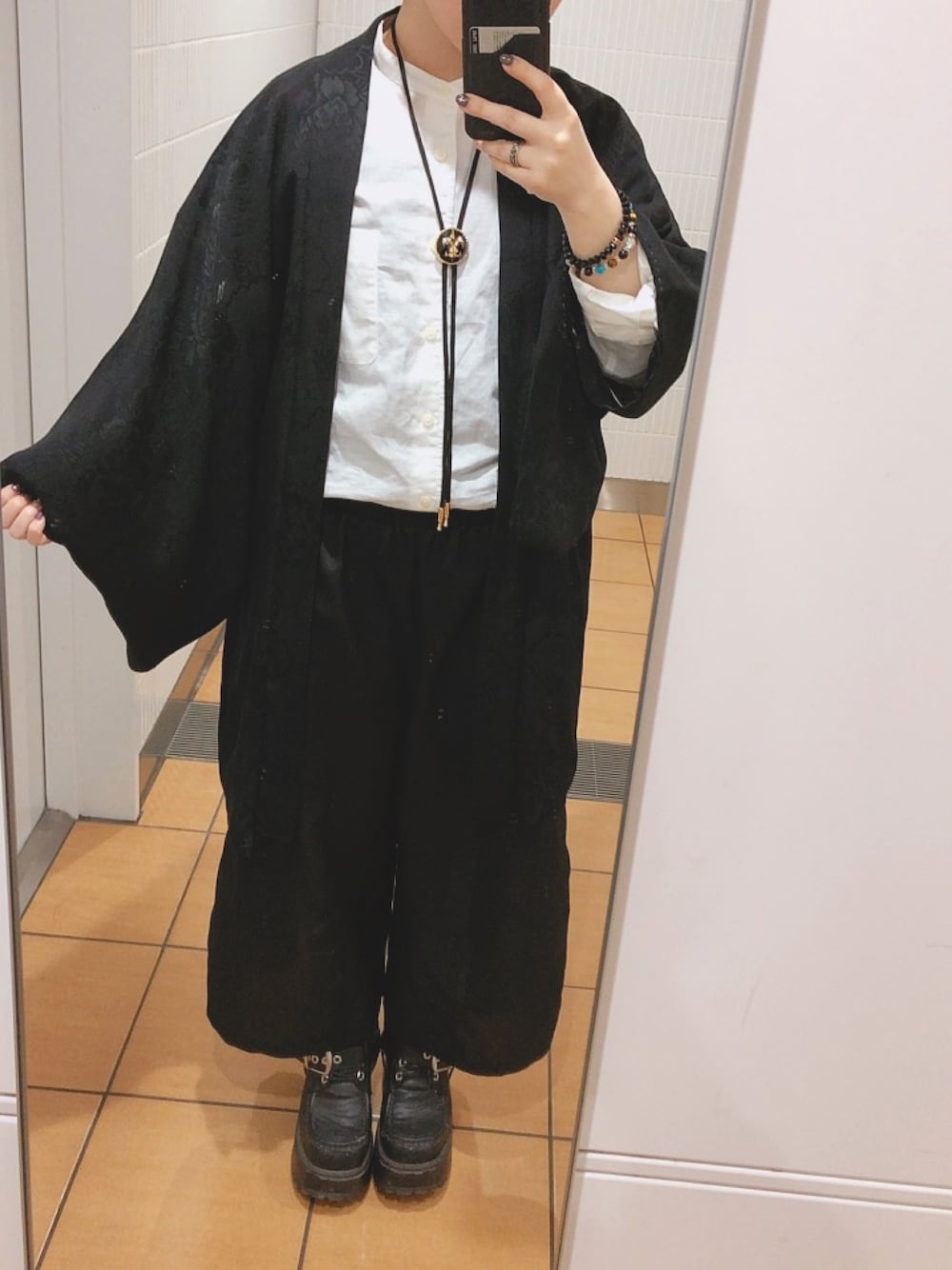 「大正ロマン、中性、和洋折衷」｜「Drug Honeyのアイテム（パンツ、ブラック系）」を使った、SHIHOさん（レディース・154cm）の春コーディネートの1枚目の写真