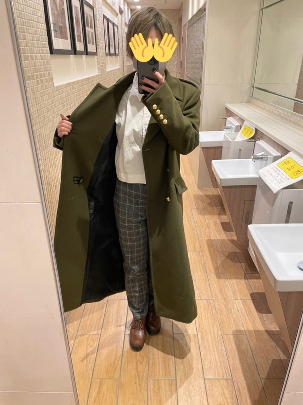 「観劇コーデ、ロングコート、中性」｜「YOSUKEのアイテム（ブーツ、ブラック系）」を使った、SHIHOさん（レディース・154cm）の春コーディネートの1枚目の写真