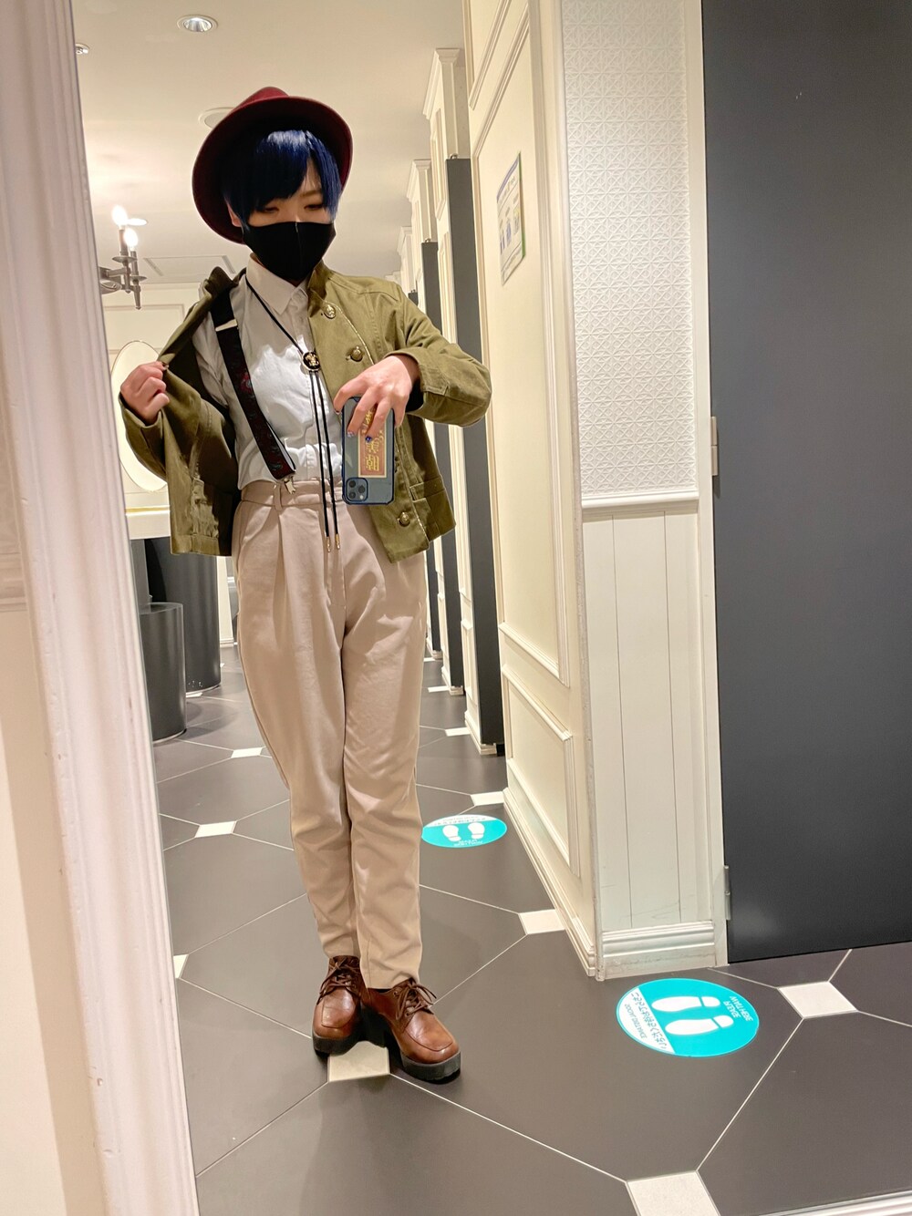 「キレイめ、観劇スタイル、中性、派手髪、モード」｜「no brandのアイテム（ハット、レッド系）」を使った、SHIHOさん（レディース・154cm）の春コーディネートの1枚目の写真