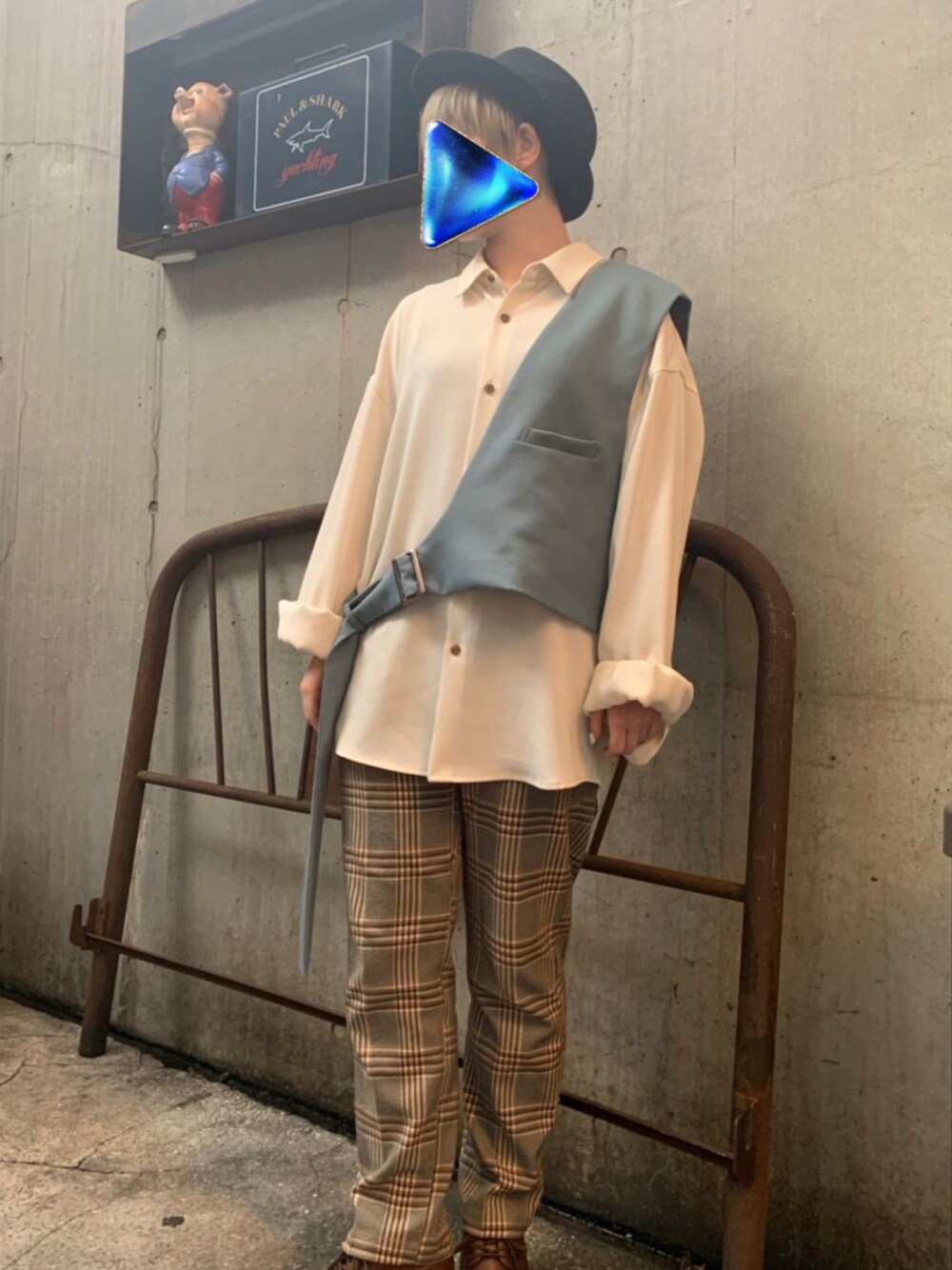 「きれいめカジュアル、中性」｜「417 EDIFICEのアイテム（その他パンツ、ベージュ系）」を使った、SHIHOさん（レディース・154cm）の春コーディネートの1枚目の写真