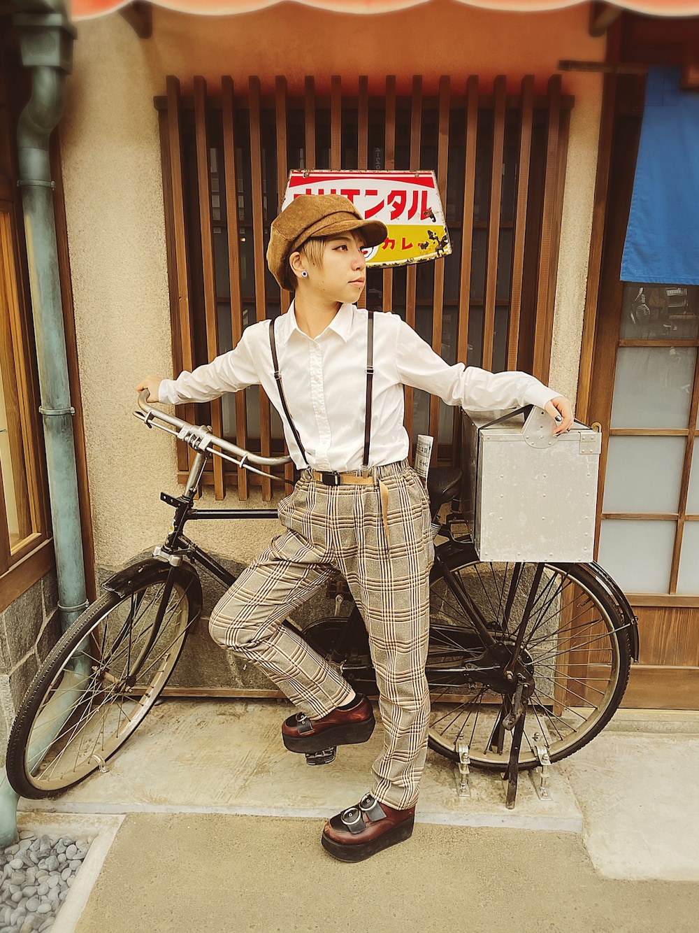 「昭和レトロ、1960s、商店街、西武園ゆうえんち、中性、モダン」｜「YOSUKEのアイテム（ブーツ、ブラック系）」を使った、SHIHOさん（レディース・154cm）の春コーディネートの1枚目の写真