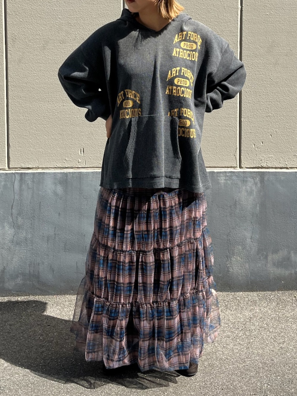 「春色、春めき満開コーデ、お出かけスタイル、チュールスカート、チャオパニック、チャオパニック(Ciaopanic)、骨格ストレート、163cm、フーディー、春服、花見、ラフコーデ、ラフスタイル、カジュアルコーデ、カジュアル」｜「RePRODUCTION LABELの【RePRODUCTION LABEL / リプロダクションレーベル】サーマルスキッパーフーディー（Tシャツ/カットソー、グレー系）」を使った、gnk93さん（レディース・163cm）の春コーディネートの1枚目の写真