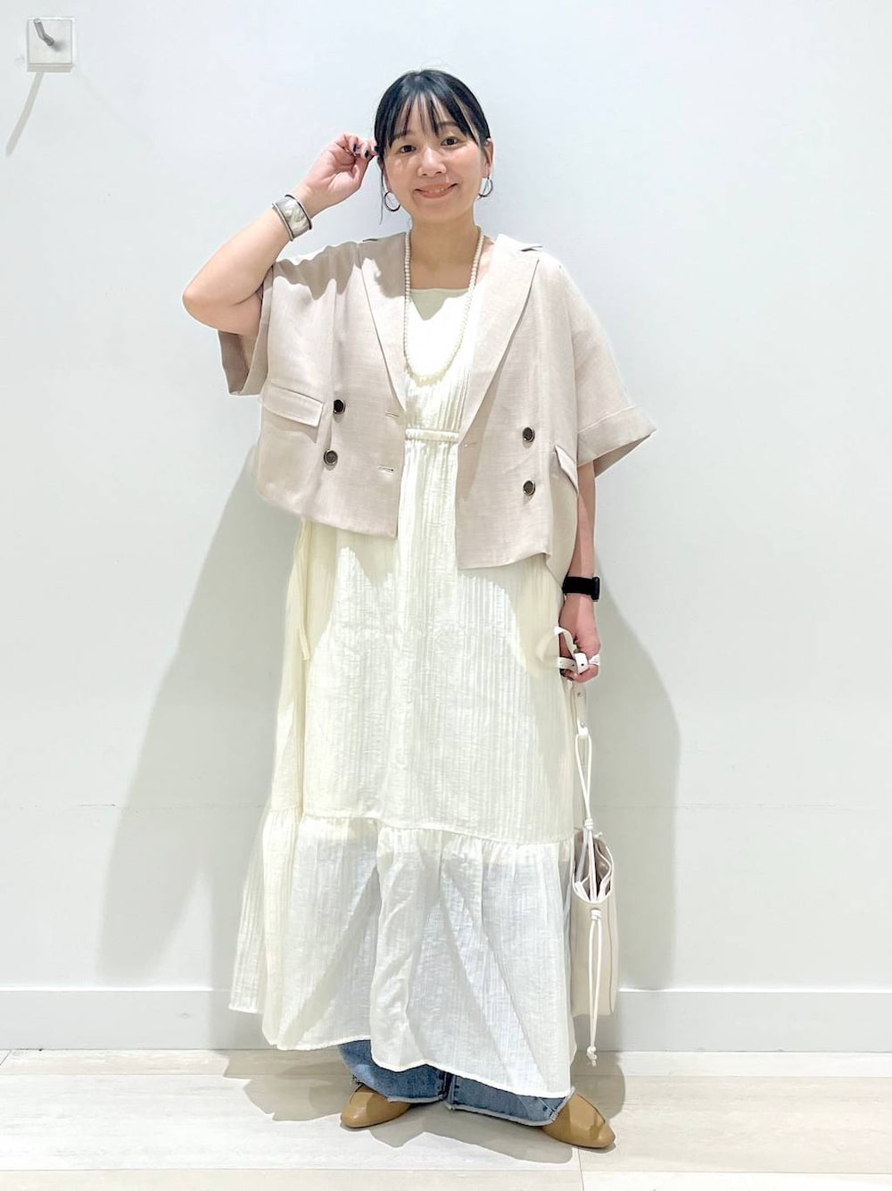 「パンツ、ワイドパンツ、ジャケットスタイル、GLOBAL WORK、まちがいない服_GLOBAL WORK、EiiS_GLOBAL WORK、フェミニン、GOOD DENIM_GLOBAL WORK、体型カバー、着痩せ・細見え、カジュアル、アウター、ワンピース、ジャケット」｜「GLOBAL WORKのらくっション踏めるバブーシュ/136007（その他シューズ、ベージュ系）」を使った、manasangwさん（レディース・155cm）の春コーディネートの1枚目の写真