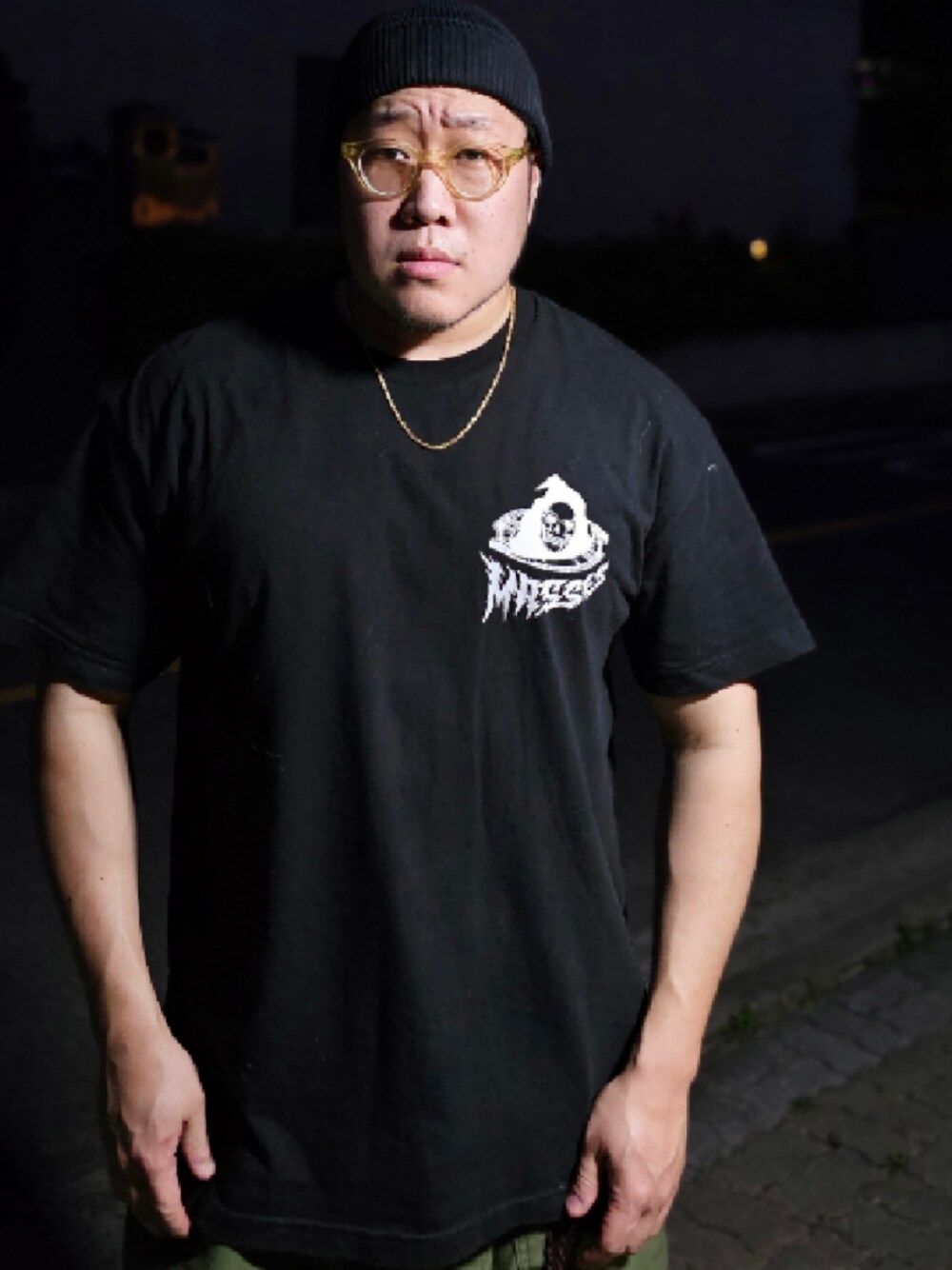 「masses、TENDERLOIN、converse、hakusan megane」｜「MASSESのアイテム（Tシャツ/カットソー、ブラック系）」を使った、Herringさん（メンズ・178cm）の春コーディネートの1枚目の写真