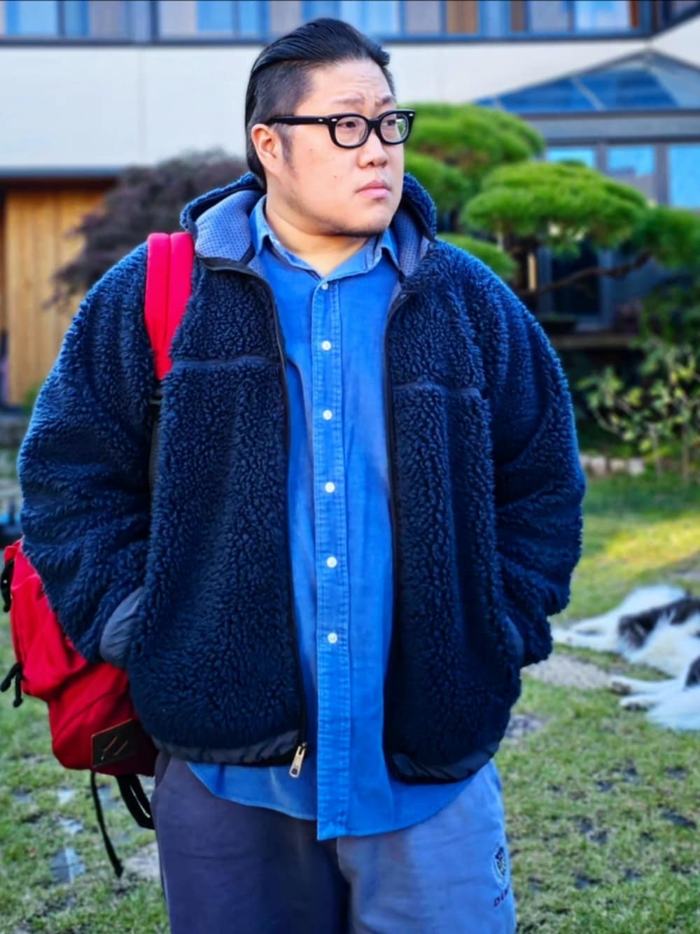 「重ね着ベストシーズン、patagonia、Polo Ralph Lauren、Dime、New Balance、south2west8」｜「DIMEのアイテム（スウェットパンツ、グレー系）」を使った、Herringさん（メンズ・178cm）の秋コーディネートの1枚目の写真