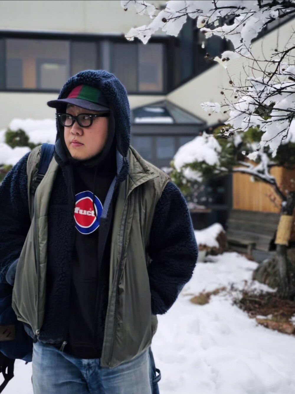 「patagonia、FUCT、minedenim、snow」｜「fuctのアイテム（パーカー、ブラック系）」を使った、Herringさん（メンズ・178cm）の冬コーディネートの1枚目の写真