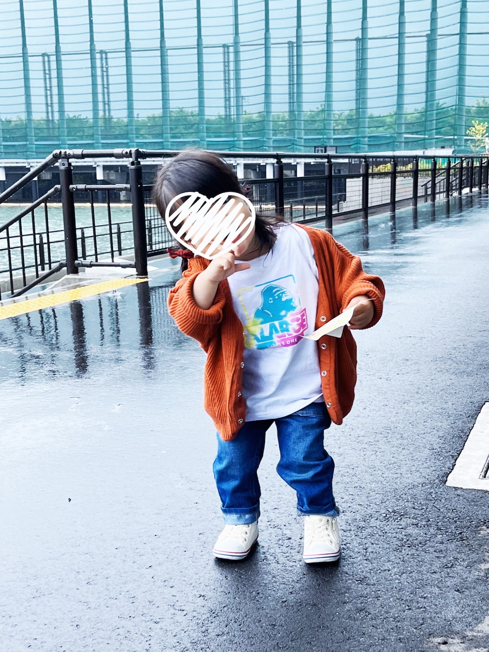 「休日スタイル、キッズファッション、おしゃれさんと繋がりたい、女の子コーデ、ベビーファッション、着回しコーデ、デニム、女の子、お出かけコーデ日記」｜「XLARGE KIDSの★タイダイボックスOGゴリラ半袖Tシャツ（Tシャツ/カットソー、ホワイト系）」を使った、natsuuuuuuuu78さん（キッズ・80cm）の春コーディネートの1枚目の写真