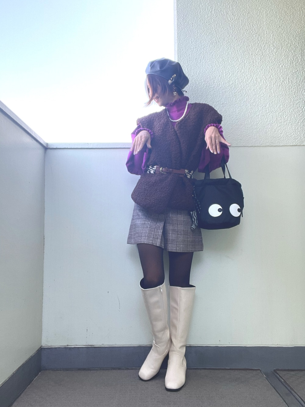 「WEARハロウィン2022、休日コーデ、秋服、秋服コーデ、ショートパンツ、チェック、ブーツ、タイツ、白ブーツ、ピンク、ピンクニット、ベレー帽、ファーベスト、プチプラ、ブーツスタイル」｜「prose verseの《WEB先行予約》【S~LLサイズ展開】スクエアトゥロングブーツ（ブーツ、ホワイト系）」を使った、tink0804さん（レディース・157cm）の秋コーディネートの1枚目の写真