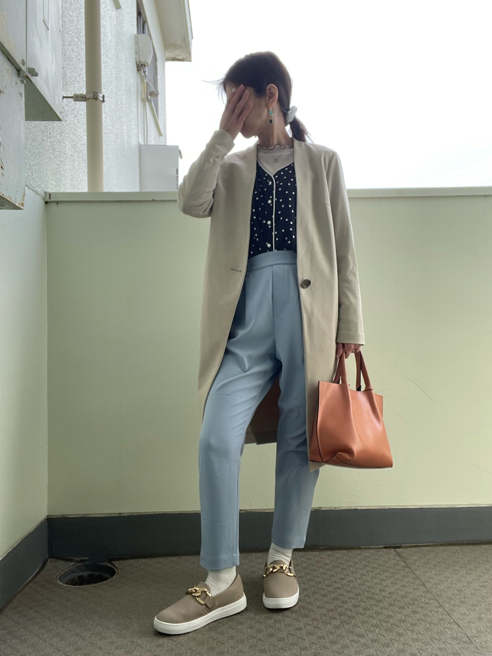 「プチプラコーデ、レイヤードスタイル、ootd、春色、春アウター、水玉、オトナカジュアル、スリッポン、LEPSIM、プチプラ、大人かわいい、シンプルコーデ、水色、テーラードジャケット、しまむら」｜「Lucidaの【Altair】♯スリッポンスニーカー（スニーカー、その他）」を使った、tink0804さん（レディース・157cm）の春コーディネートの1枚目の写真
