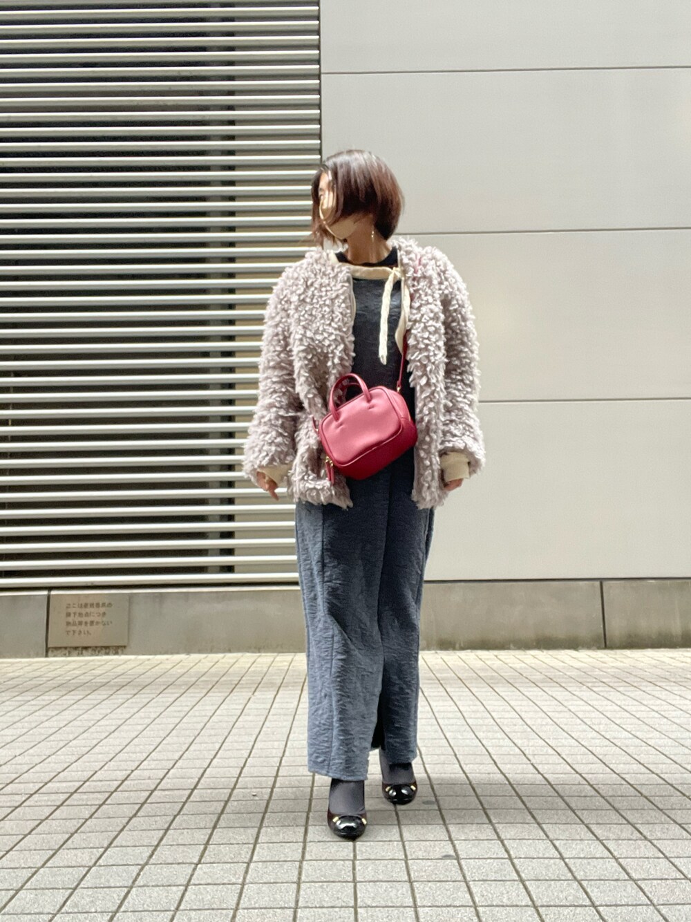 「クリスマスに着たい服、オトナ女子、キレイめコーデ、GU、ファーコート、ブルゾン、ワンピース、あったかコーデ、しまむら、プチプラ、古着コーデ、パンプス、差し色、服とコスメでなりたい自分に、大人コーデ」｜「GUのアイテム（バッグ、レッド系）」を使った、tink0804さん（レディース・157cm）の冬コーディネートの1枚目の写真