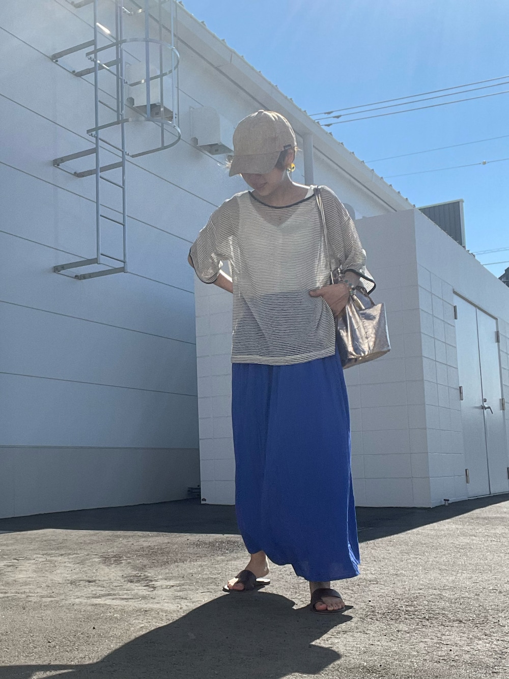 「夏コーデ、ボーダー、シアートップス、CIAOPANIC TYPY、カジュアルコーデ、ボーダートップス、しまむら、チャオパニックティピー(CIAOPANIC TYPY)、キャップ、オトナカジュアル、プチプラコーデ、青、楽チンコーデ、カラーコーデ、骨格ウェーブ」｜「CIAOPANIC TYPYのシアーレースボーダーリンガーTEE（Tシャツ/カットソー、ホワイト系）」を使った、tink0804さん（レディース・157cm）の夏コーディネートの1枚目の写真