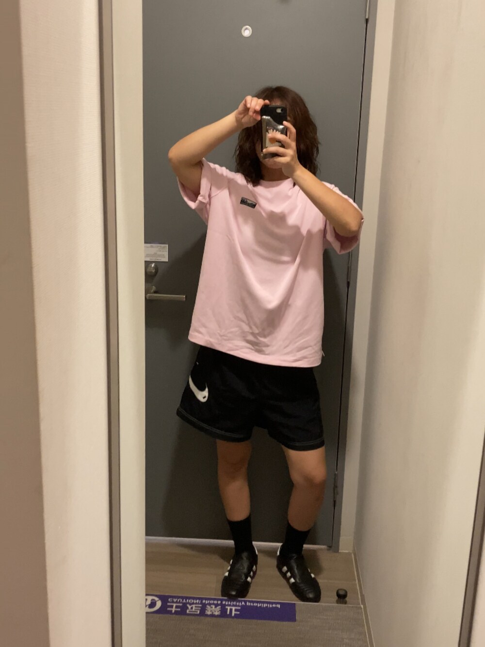 虎グラフィック onitsuka tiger オニツカタイガー MIDDLE SOCKS MIDDLE SOCKS。 ブランドオリジナルの虎モチーフの中でも人気の
