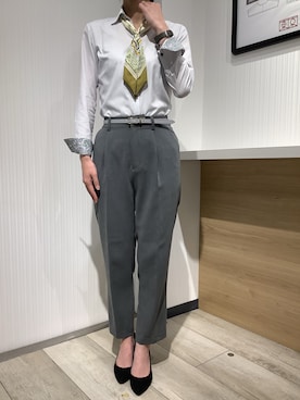 「スカーフ」｜「アイテム（スーツパンツ）」を使った、TOKYO SHIRTS OUTLET 福岡マリノアシティ店さん（レディース・164cm）の秋コーディネート