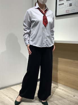 「黒パンツ」｜「アイテム（財布/小物）」を使った、TOKYO SHIRTS OUTLET 福岡マリノアシティ店さん（レディース・168cm）の秋コーディネート