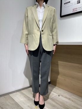 「アイテム（ビジネスシャツ）」を使った、TOKYO SHIRTS OUTLET 福岡マリノアシティ店さん（レディース・164cm）の春コーディネート