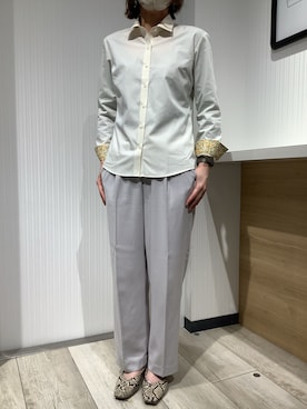 「アイテム（ビジネスシャツ）」を使った、TOKYO SHIRTS OUTLET 福岡マリノアシティ店さん（レディース・164cm）の春コーディネート
