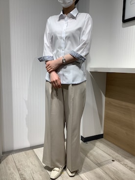 「アイテム（ビジネスシャツ）」を使った、TOKYO SHIRTS OUTLET 福岡マリノアシティ店さん（レディース・160cm）の春コーディネート