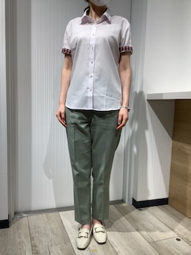 「アイテム（ビジネスシャツ）」を使った、TOKYO SHIRTS OUTLET 福岡マリノアシティ店さん（レディース・160cm）の春コーディネート
