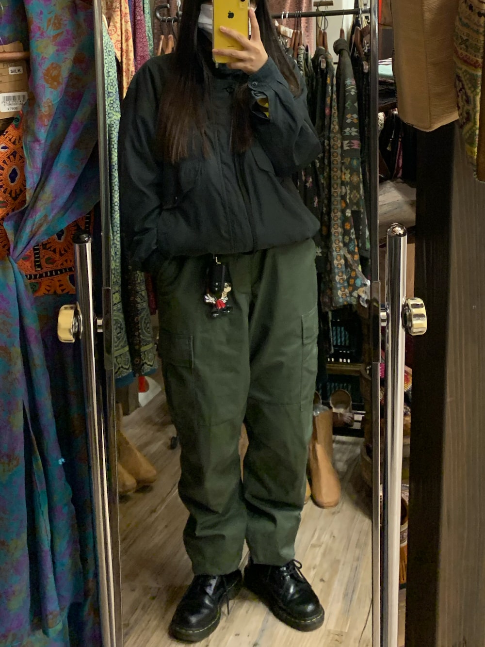 AVIREX カーゴパンツ カーキ色 ドクターマーチン8ホール セット AVIREX カーゴパンツ カーキ色 ドクターマーチン8ホール セット AVIREX