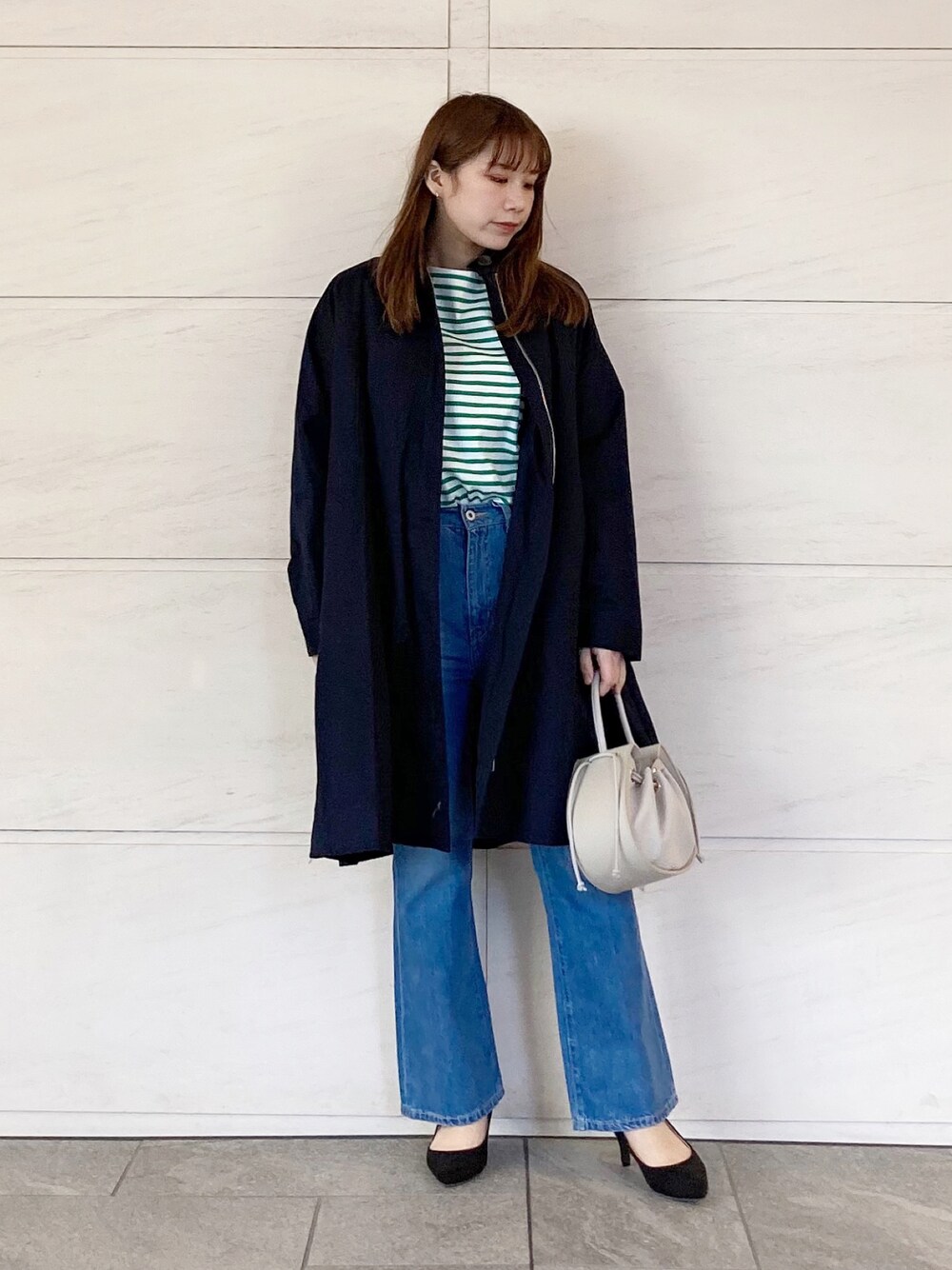 「シンプルコーデ、大人カジュアル、ボーダー、春コーデ、カジュアル、プチプラ、Sonny　Label、今日のコーデ、ootd」｜「URBAN RESEARCH Sonny Labelのフェイクスェードワンショルダーバッグ（ショルダーバッグ、ホワイト系）」を使った、はつねさん（レディース・158cm）の冬コーディネートの1枚目の写真