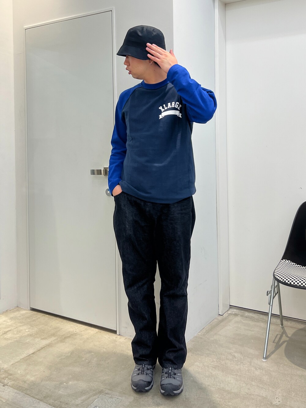「XLARGE」｜「XLARGEのXLARGE×Champion REVERSE WEAVE RAGLAN L/S TEE（Tシャツ/カットソー、ブルー系）」を使った、横南 丈さん（メンズ・175cm）の春コーディネートの1枚目の写真