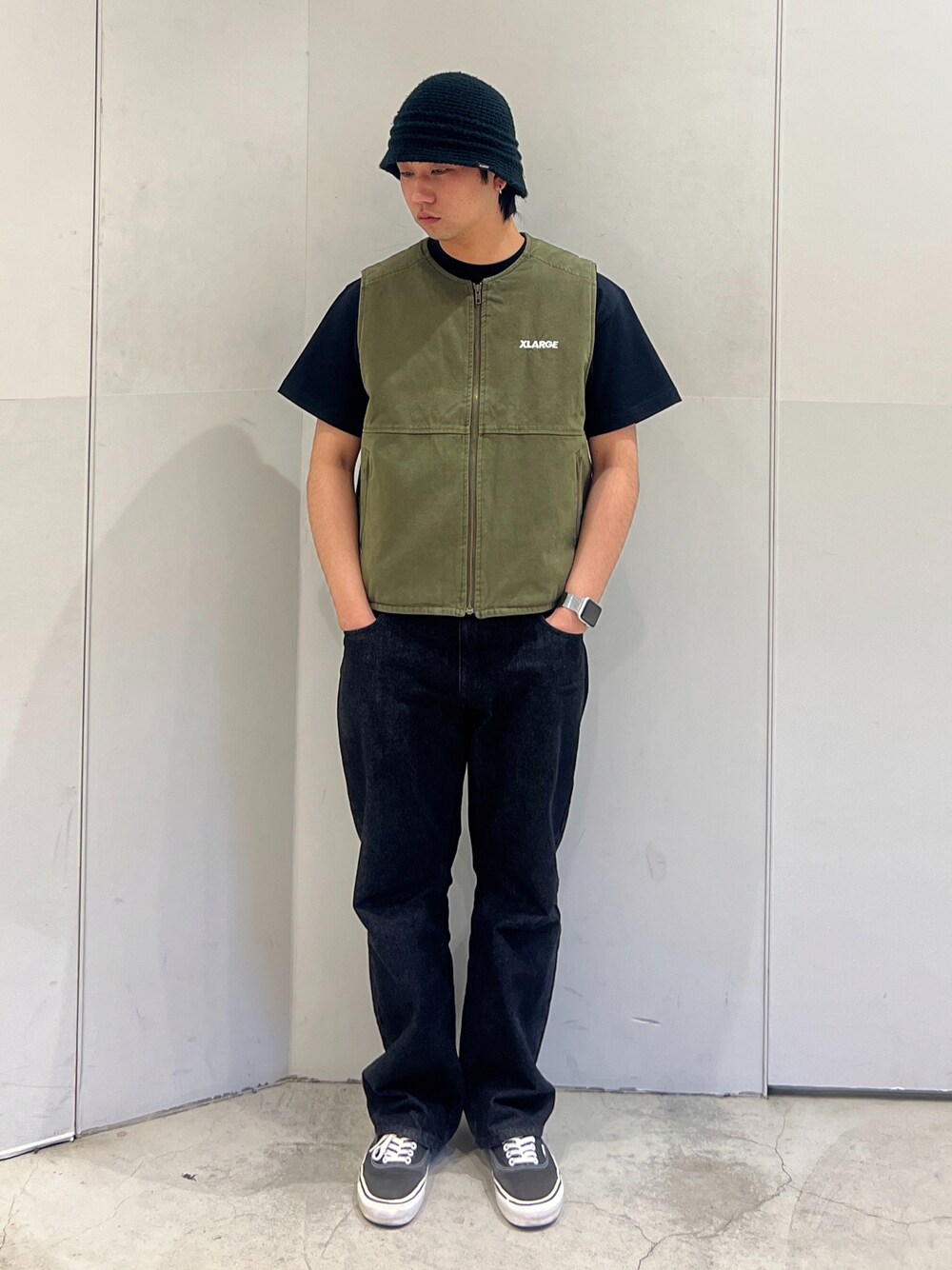 「XLARGE」｜「XLARGEのHAND KNITTED HAT（ハット、ブラック系）」を使った、横南 丈さん（メンズ・175cm）の冬コーディネートの1枚目の写真